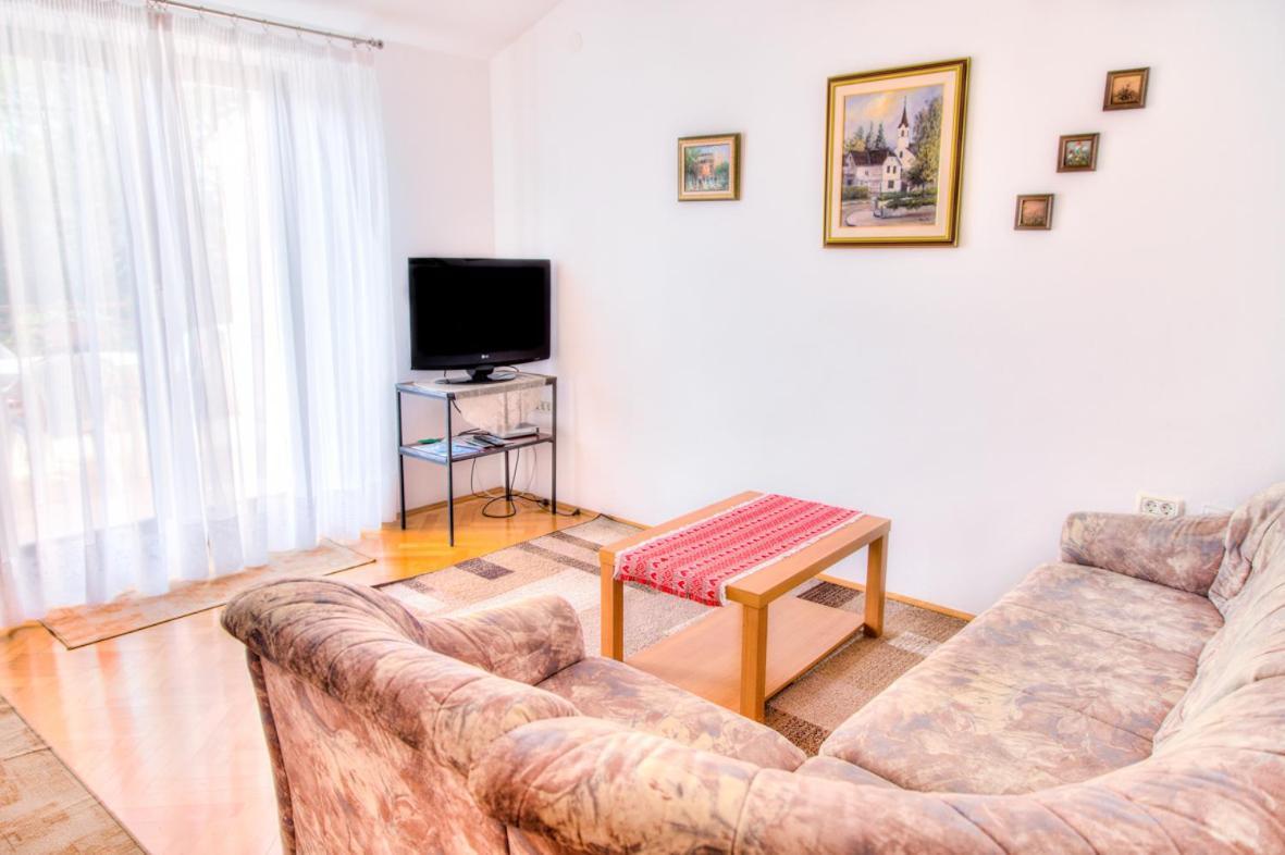 Apartment Josip 2011 法扎纳 外观 照片