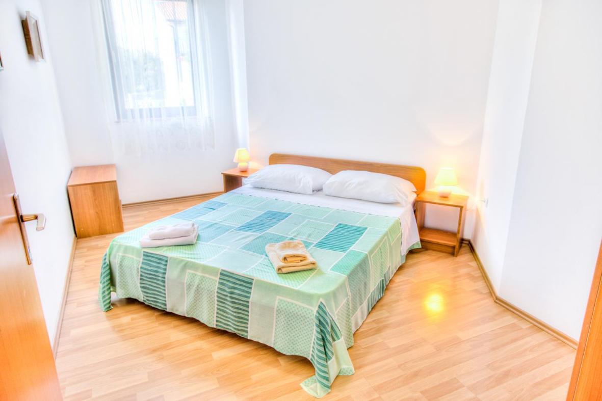 Apartment Josip 2011 法扎纳 外观 照片
